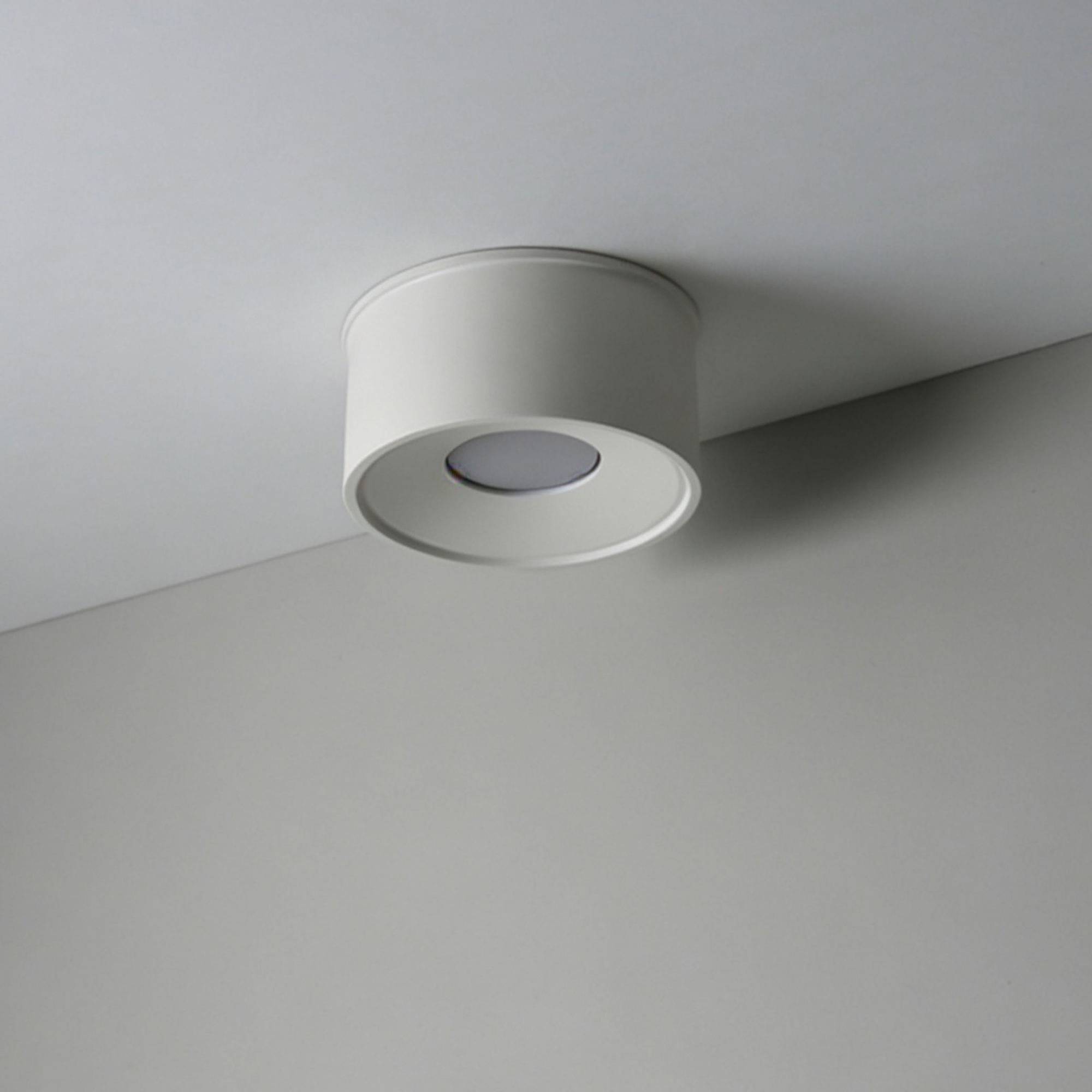 WTA.O01.007.30.18 WERTMARK TECHNICAL ALTAIR светильник точечный накладной, LED, 18W, 3000K